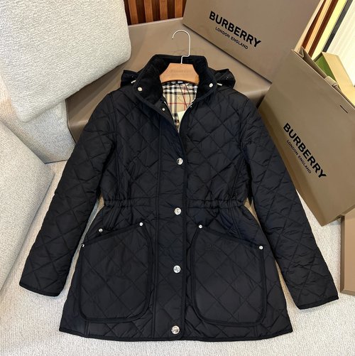Burberry Original: Quilted Nylon Jacket with Waist Adjustment and Removable Hood, Two Colors
Optimized: Versatile Quilted Nylon Jacket with Adjustable