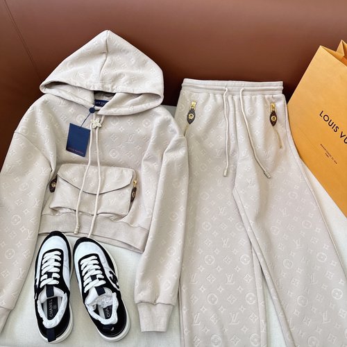 Louis Vuitton Cozy and Trendy Wallet Pocket Sweatshirt Set