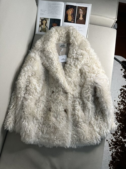 Hermes Superbly Crafted Luxury Merino Sheepskin Coat with High-End Custom Hardware