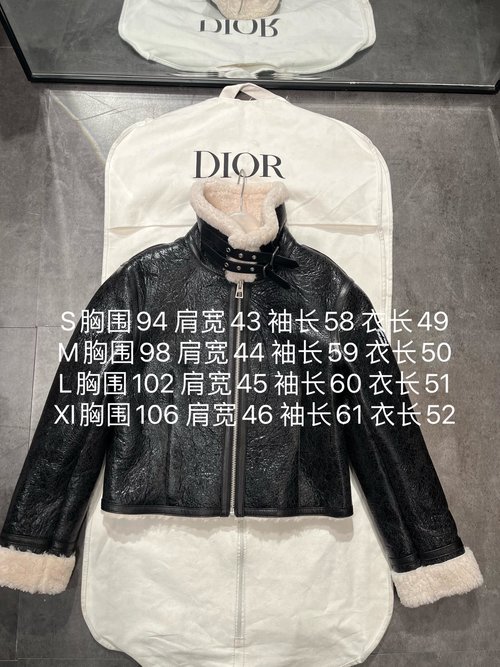 Dior Slim-Fit Cracked Sheepskin Jacket with Fur Lining, Comfortable and Durable