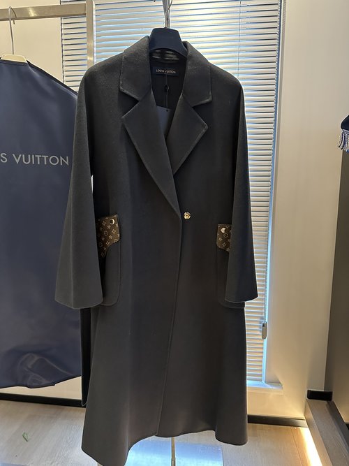 Louis Vuitton Luxury Cashmere Coat with Logo Pocket