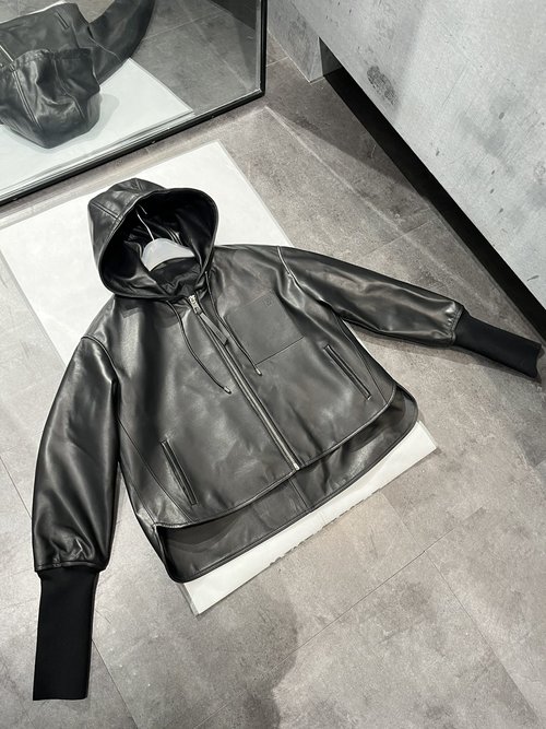 Loewe Contour-style Leather Coat Suitable for All Body Shapes