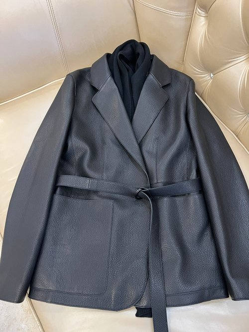Hermes Exquisite Leather Coat with Detachable Scarf and Minimalist Design