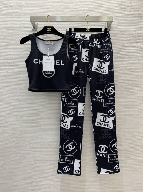 Louis Vuitton Yoga Sports Set with Letter Logo Print
