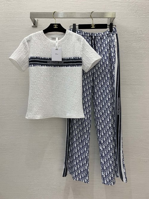 Dior Fashionable Suit with Vintage Logo and Contrasting Splicing