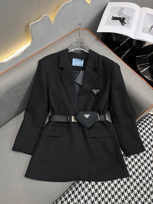 Prada Classic Triangle-labeled Blazer, Loose and Elegant