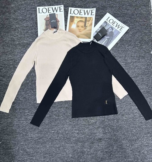 Yves Saint Laurent Elegant Semi - High Collar Base Layer for Versatile Dressing