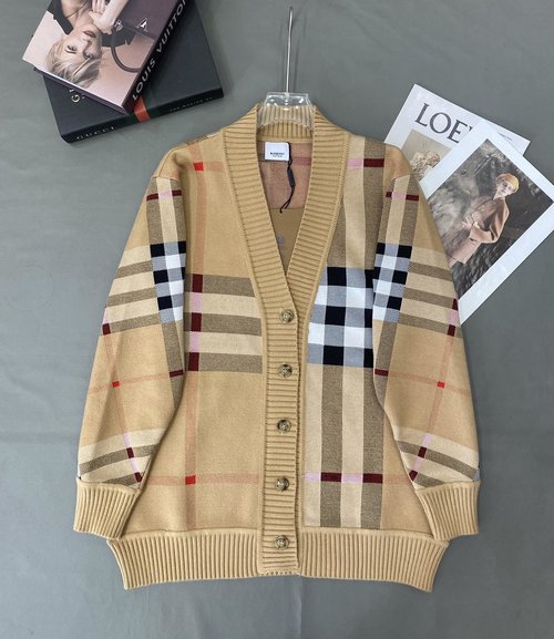 Burberry Classic Checked Knit Cardigan, Universal Fit
