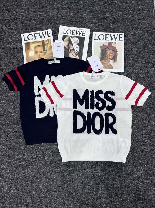 Dior Classic Lettered Short-Sleeved Top, Exuding Elegance and Fashion