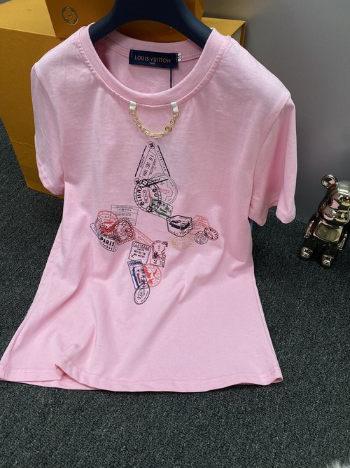 Louis Vuitton Custom YB Twill Cotton Chain Badge Top with Iconic Four-Leaf Clover Design