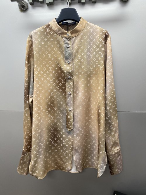 Louis Vuitton Artistic Vintage Patterned Shirt Suitable for Layering