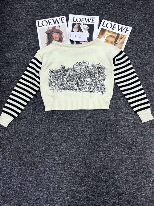 Dior Simple yet Luxurious Classic Stripe and One - Shoulder Knit Sweater