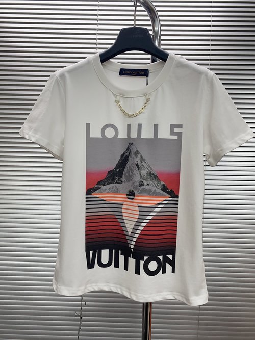Louis Vuitton Round-Neck Printed Chain T-Shirt Featuring Ski Series and Volcano Pattern