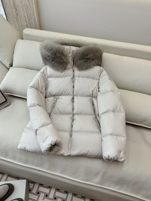 Moncler Top-grade Down Jacket with Large Fox Fur Collar and Zipper in Two Colors