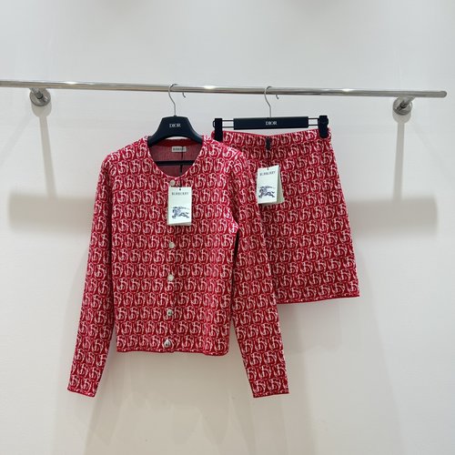 Burberry Red B-Shaped Collar Cardigan, Simple and Festive