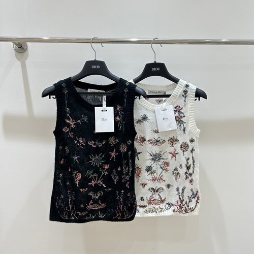 Dior Elegant Sleeveless Top with Exquisite Floral Embroidery