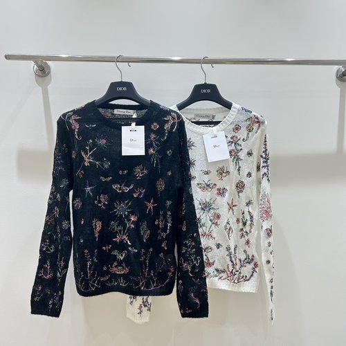 Dior Graceful Round-Neck Long-Sleeve Knit with Floral Patterns