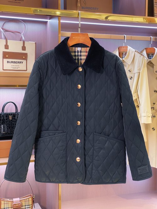 Burberry Original: High-end Quilted Cotton Jacket with Corduroy Collar in Navy Blue and Black
Optimized: Elegant Quilted Cotton Jacket Featuring Cordu