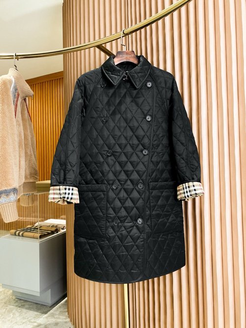 Burberry Timeless Long Quilted Barn-Style Cotton Coat, Windproof and Stylish