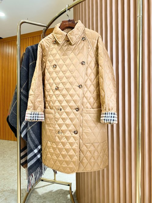Burberry Elegant Long Quilted Barn-Style Cotton Coat, Retro, Windproof and Warm