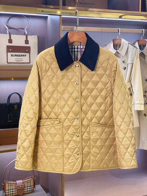 Burberry Original: Custom-dyed Corduroy Quilted Barn Jacket with Vintage Lining
Optimized: Artisan-Dyed Corduroy Quilted Barn Jacket with Authentic Vi