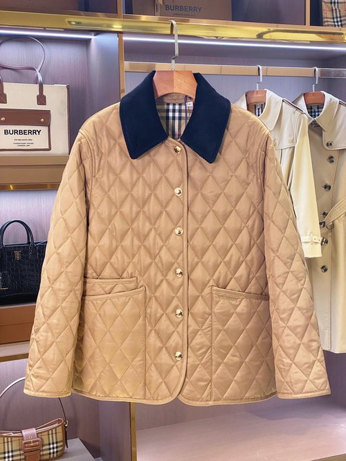 Burberry Original: Custom-dyed Corduroy Quilted Barn Jacket with Vintage Lining
Optimized: Hand-Dyed Corduroy Quilted Barn Jacket with Classic Vintage