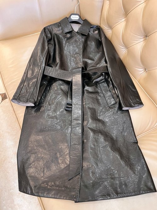 Hermes Elegant Leather Coat with Distinctive Design and Custom Fabric