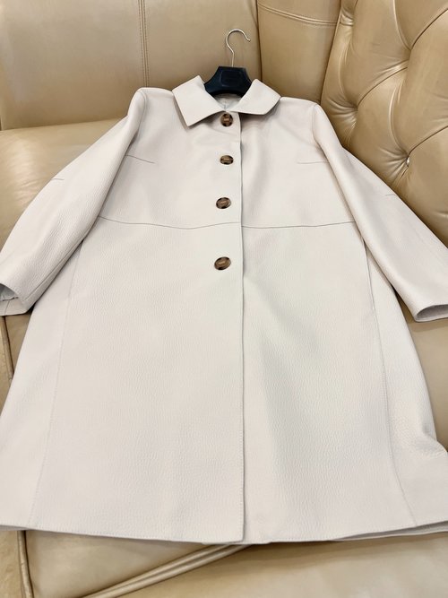 Hermes Stylish Leather Coat with Customized YB Leather and Distinctive Design