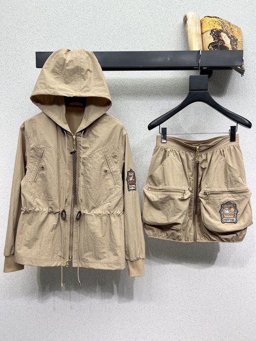 Louis Vuitton Elegant Khaki Hooded Jacket with Distinguished Appearance