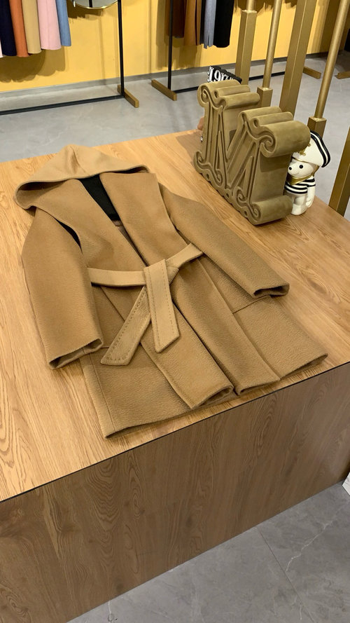 Max Mara Straight Knee-length Camel Hair Dress with Ruffles