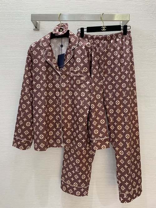 Louis Vuitton Casual Homewear Set with Logo Print and Contrast Binding