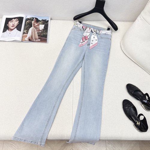 Chanel Silk Scarf High-Waisted Jeans with Body Proportion Design