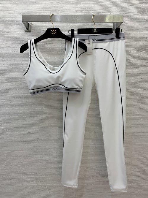 Alo Color-blocked Logo Strap Fitness Yoga Set with Removable Pads