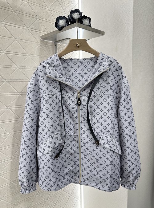 Louis Vuitton Customizable Windbreaker with Four-Leaf Clover Logo for Daily Wear