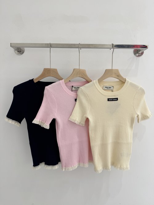 Miu Miu Lace-Trimmed Knit Top, Soft for Spring and Autumn
