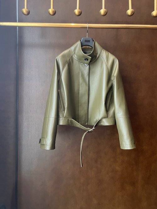 Loewe Elegant Leather Suit with Versatile Design and Imported Sheepskin
