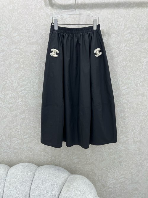 Chanel Vintage-Inspired Double-C Pattern Decorated Skirt