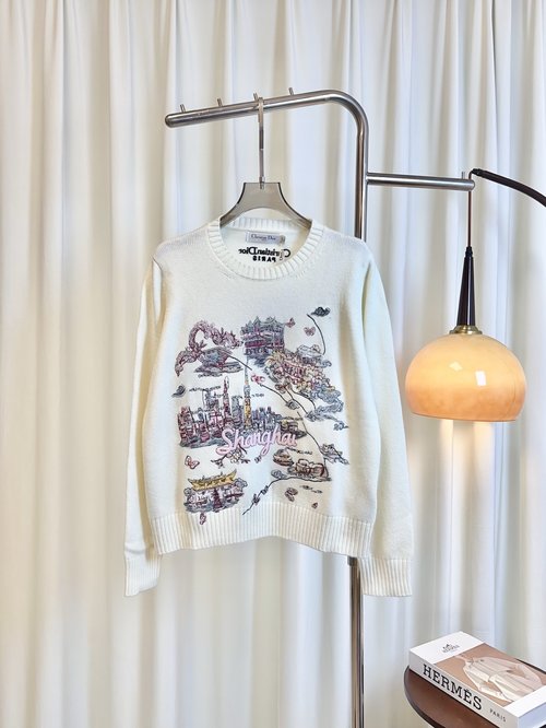 Dior Customized Cashmere Top with Colorful Embroidered Logo, Soft and Breathable Wear