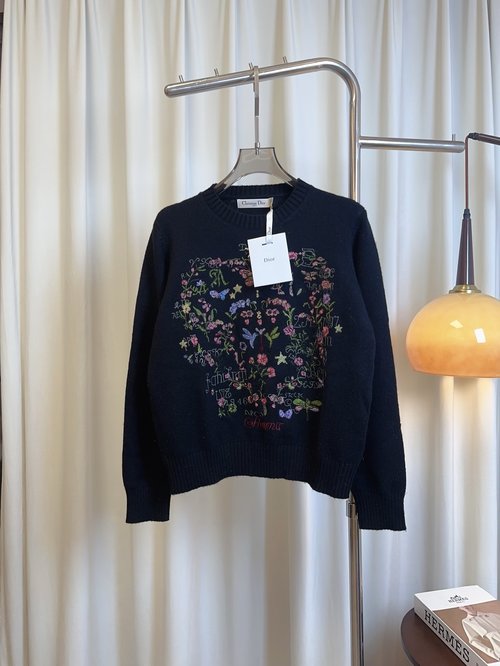 Dior Limited Edition Heart Flower Embroidered Logo Cashmere Long-Sleeved Top