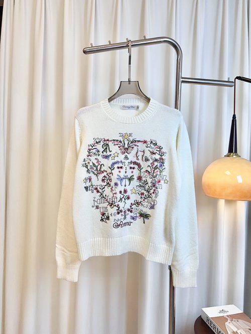 Dior Limited Edition Heart Flower Embroidered Logo Cashmere Long-Sleeved Top