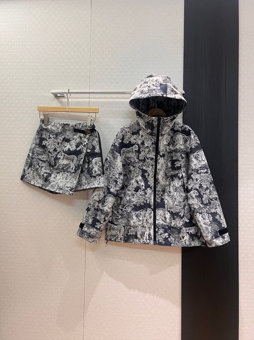 Dior New Deep Blue Collection Button-Down Jacket with Bee Embroidery