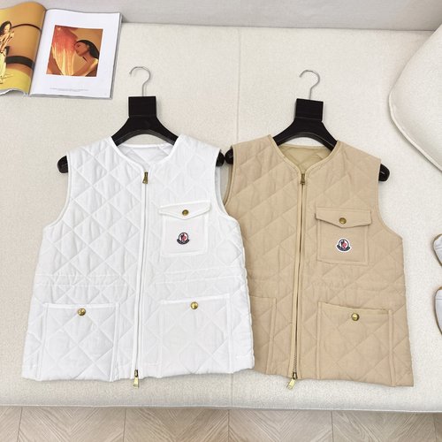Moncler Quilted Sleeveless Vest with Classic Design