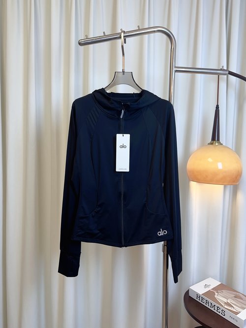 Alo Zippered Sunscreen Clothes, Stretchable and Tailored