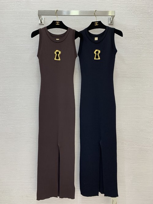 Schiaparelli Classic Metal Keychain Decorated Front-Slit Sleeveless Knit Dress