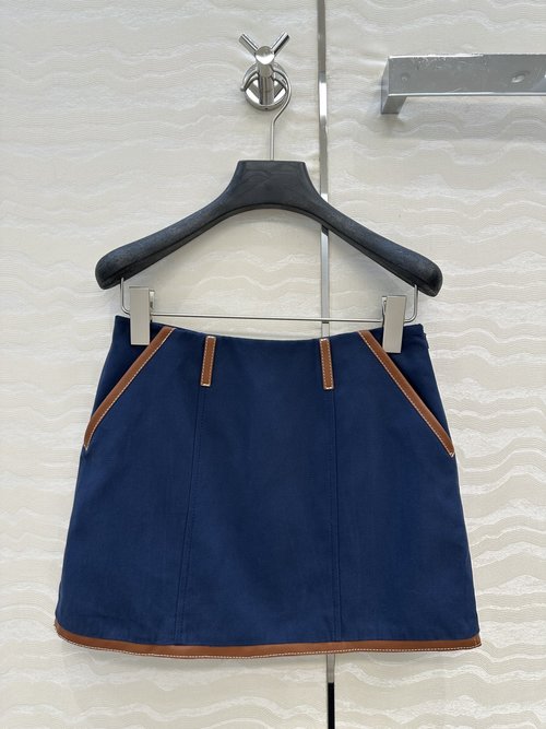 Miu Miu Exclusive First-Release Miu-Style Collared Short Skirt, Retro and Slimming Design