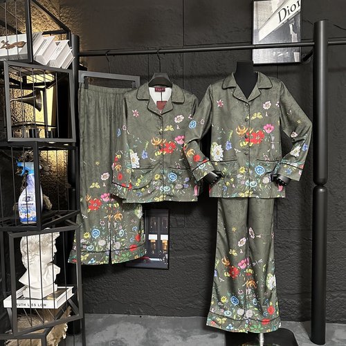 Gucci Gradient Flower Print Loungewear: Comfortable and All-Purpose