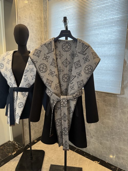 Louis Vuitton Elegant Double-sided Wrap Coat in Silk-Wool Blend