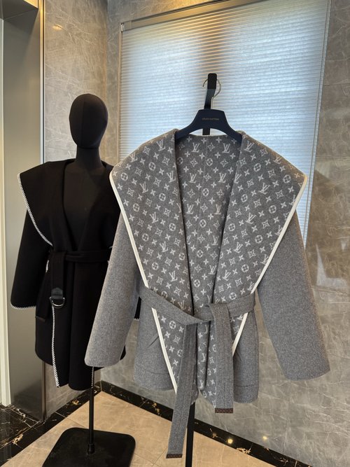 Louis Vuitton Elegant Double-Sided Silk-Wool Blend Wrap Coat