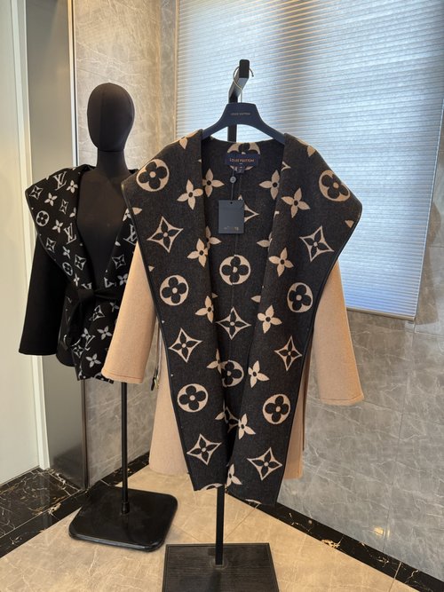 Louis Vuitton Elegant Double-sided Wrap Coat with Silk and Wool Blend
