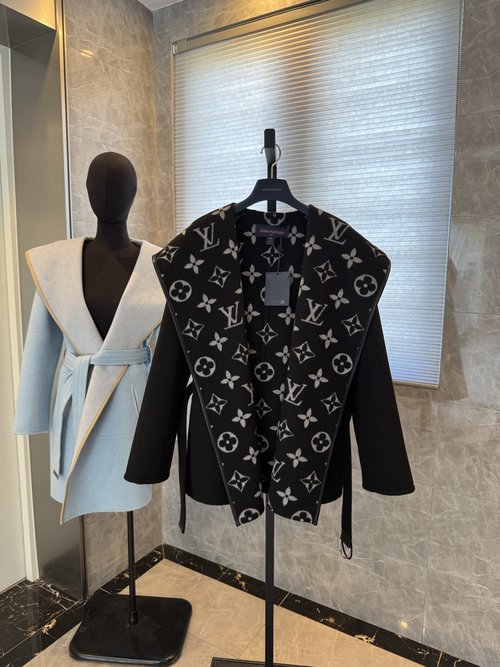 Louis Vuitton Elegant Double-Sided Silk and Wool Blend Wrap Coat